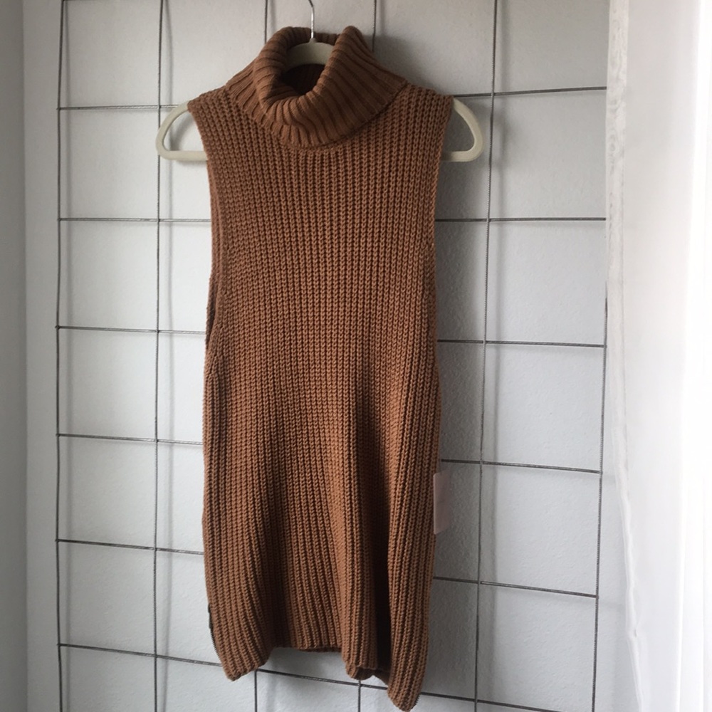 Classy sleeveless turtle neck top